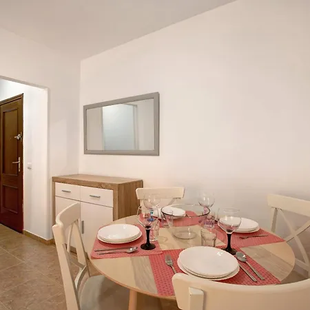 Casa Roberto Nyaraló *